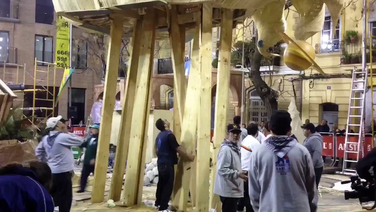 Tirant de Grua.Plantà Falla de Na Jordana 2012.