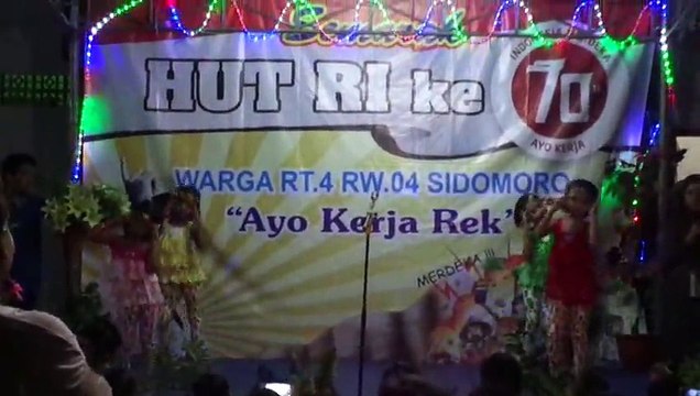 Tarian adek-adek kecil yang lucu di HUT RI ke 70, sayang lagunya bukan lagu anak-anak.