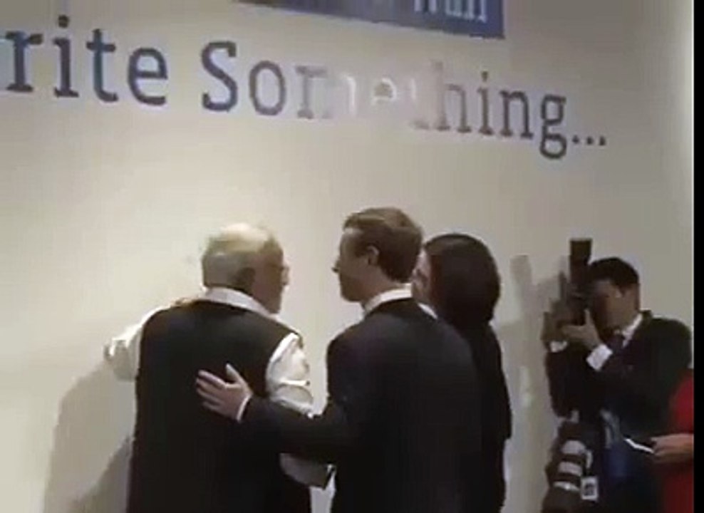 Video PM Modi Drags Away Mark Zuckerberg To Pose For A Photograph.