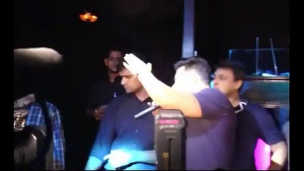 Angry Salman Khan's FIGHT With Photographers