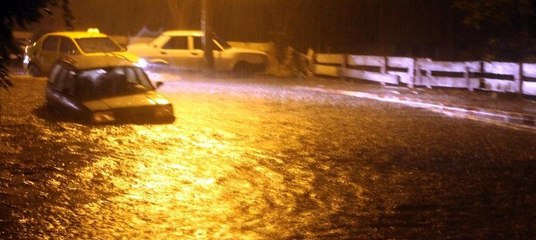 Yağmur sele ve baskınlara neden oldu