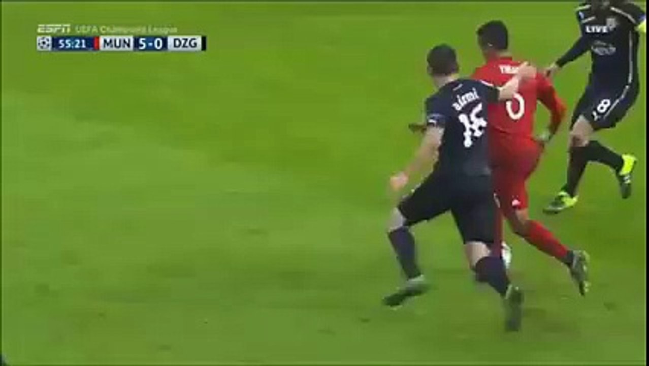 Pha phối hợp đỉnh cao của Bayern Munich
