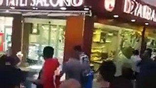 Nationalist Turkish mob destroys a Kurdish shop