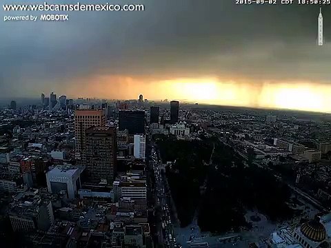 Timelapse Captures Storm Clouds Sweeping Over Mexico City
