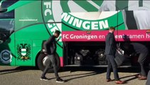 Selectie FC komt aan op Groningen Airport Eelde voor vertrek naar Braga - RTV Noord