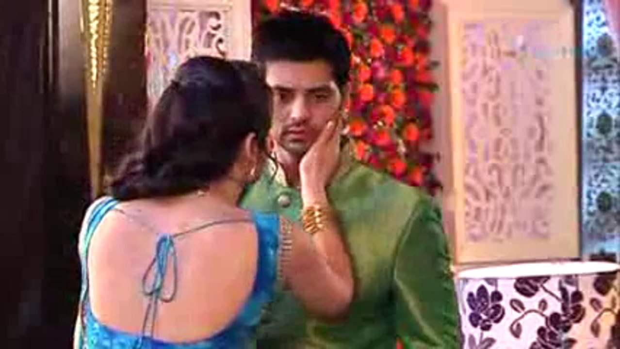 Naaraj Hui Ranveer ko Ishani kar rahi hai Manane ki Koshish - 30th September 2015 - Meri Aashiqui Tum Se Hi
