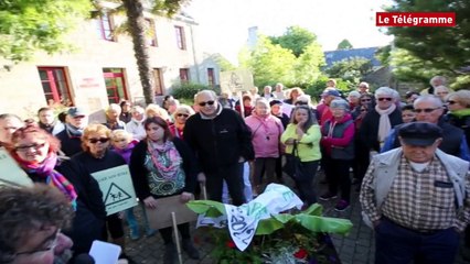 Lesconil (29). 80 manifestants contre le transfert de l'école