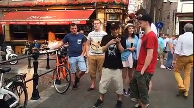 musicos callejeros: guitarristas locos