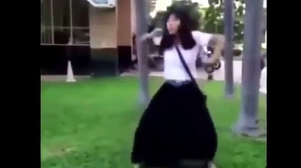 Funny Thai Girls Dancing