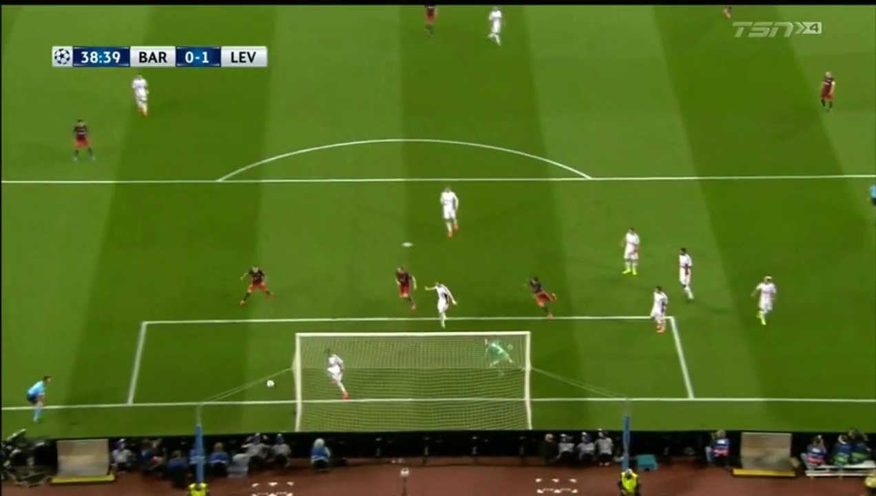 Neymar Hits the Post and Sandro Misses an open Chance