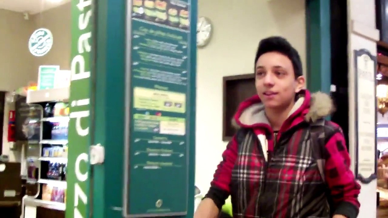 DEFIS | CAMÉRA CACHÉE | Manger un Macdo chez Quick