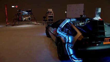 Mira el regreso de Doc Brown por el 30 aniversario de “Volver al futuro”