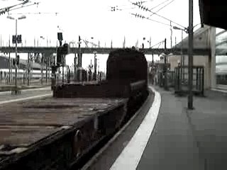 25215 avec un train de fret