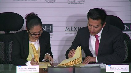 México licita tres contratos petroleros