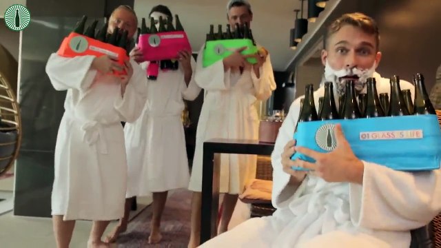 La musique du roi lion avec des canettes vides