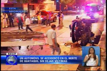 Aparatoso accidente al estrellarse vehículo con muro recién construido