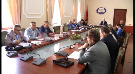 Pagat e institucioneve kushtetuese, PS dhe PD në komisionin e ligjeve rrëzojnë draftin - Ora News