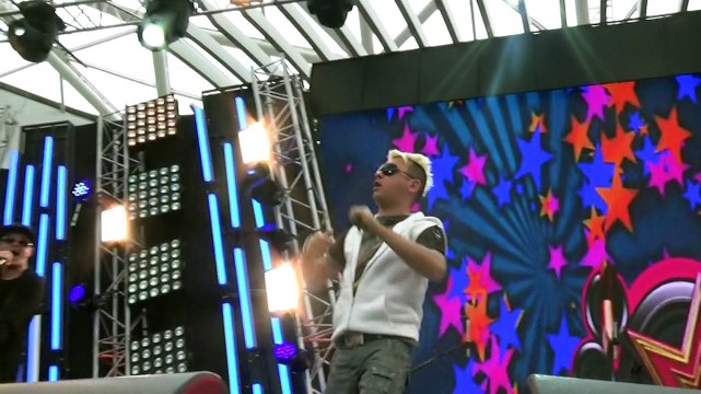 Отпетые мошенники - А у реки,Девушки бывают разные и Люби меня, люби