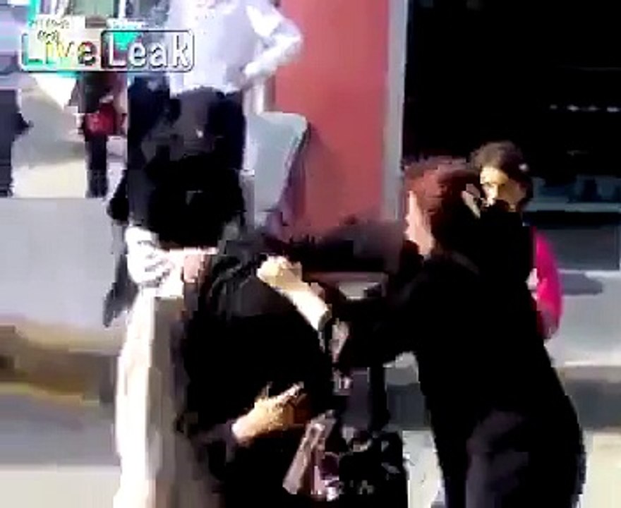 WORLDSTAR!!! Yemeni Edition. (CHICK FIGHT!)