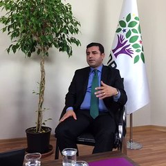 Demirtaş, Facebook'tan soruları yanıtladı