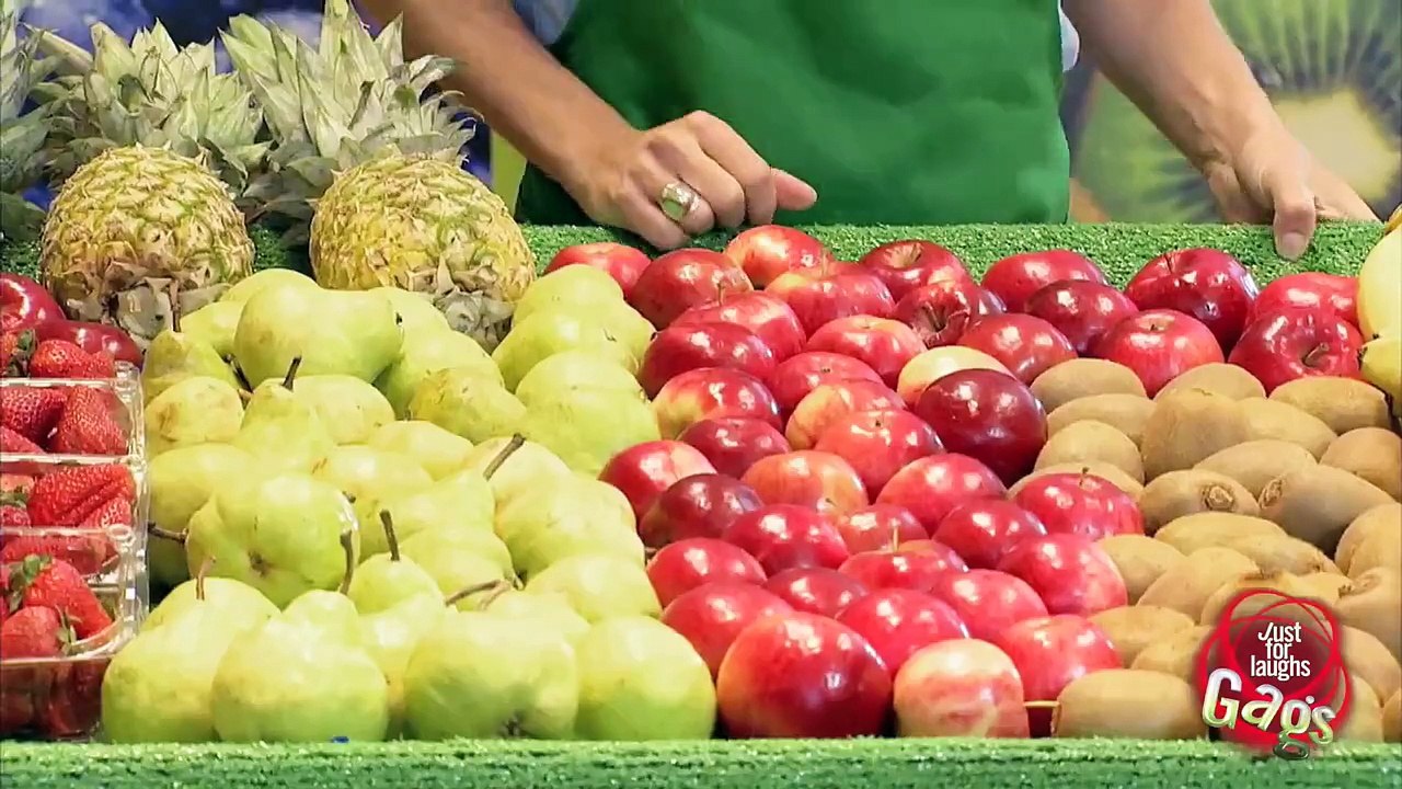Mejore Bromas Bebé Se Orina Encima De Las Frutas