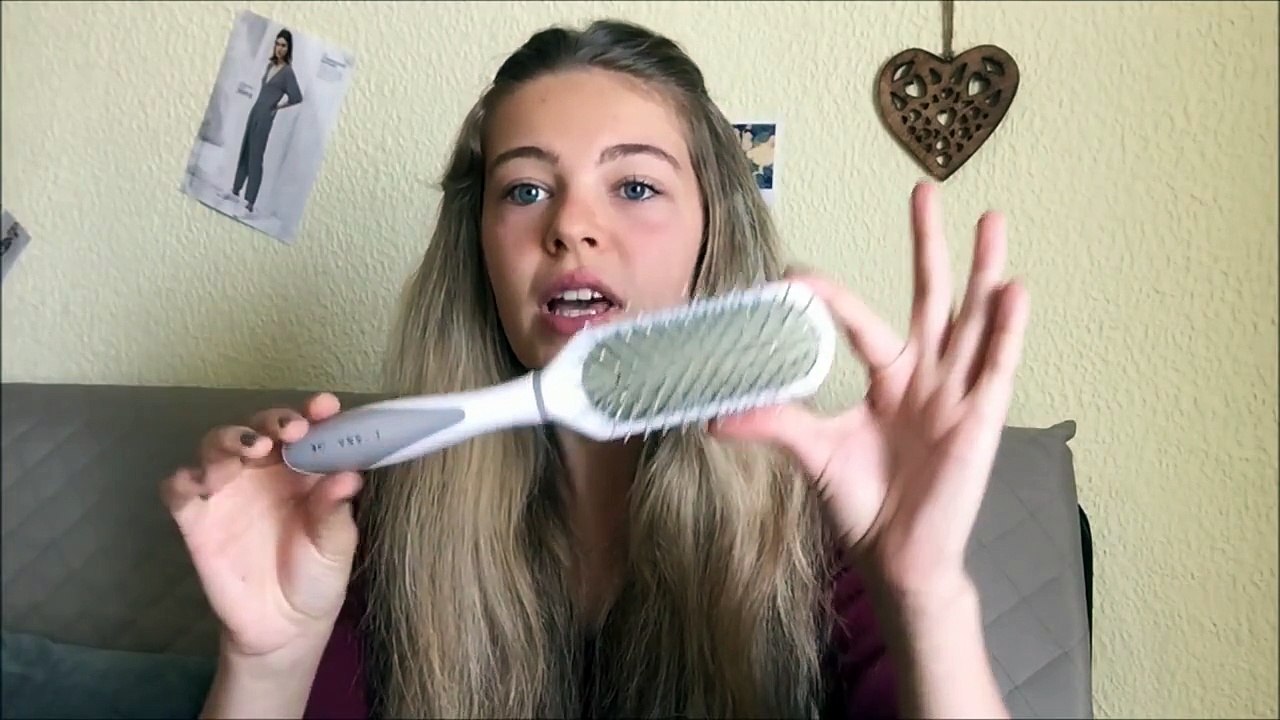 Des cheveux lisses et brillants avec le lisseur...