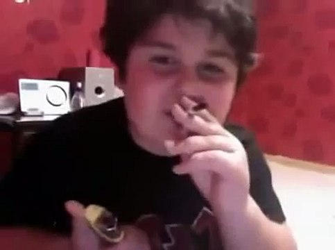 Komik Video Sigara içen çocuk ☆ Komedi ve Eğlence izle (video) ツ