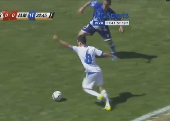 Nicolas Yaque pulls off amazing nutmeg after fake rabona