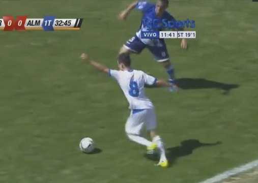 Nicolas Yaque signe le petit pont de l'année : feinte du coup du foulard et humiliation