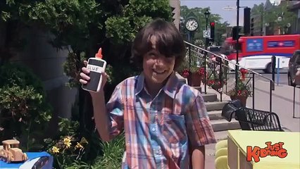 Drawer Strips Kid Shirtless !