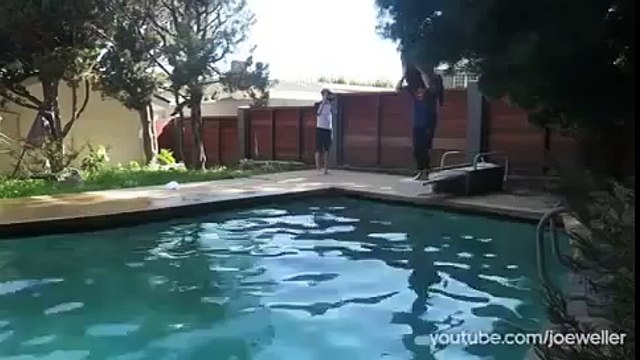 Liseli kız sevgilisiyle dans ediyor ☆ Komedi ve Eğlence izle (video) ツ