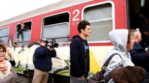 Orlando Bloom visita a refugiados en Macedonia