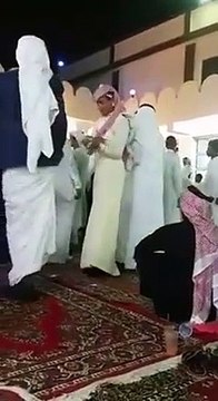 يا لطيف يا لطيف شنوا هذا شبيهم لعباد معده فما رجولية ياخي ؟؟