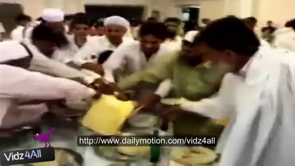 People-fighting-for-Ice-Cream-in-a-wedding-somewhere-in-Pakistan