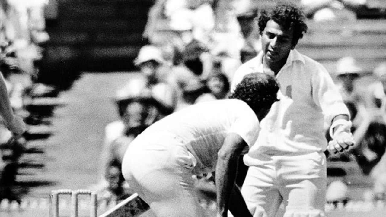 Sunil Gavaskar's Terrible behaviour for LBW