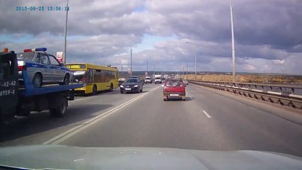 Les freins existent sur les voitures, juste bien appuyer sur la pédale.