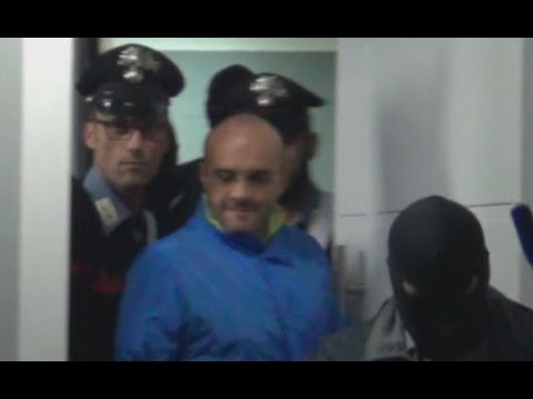 Casapesenna (CE) - Arrestati gli autori del bunker del boss Michele Zagaria -live- (01.10.15)