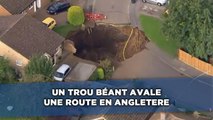 Un trou béant avale une route en Angleterre