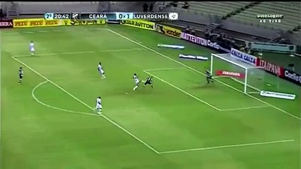 Hakem ofsayt dedi, maskot çıldırdı!