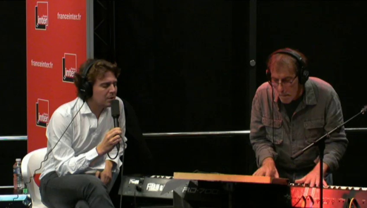 "Le baiser Morano" : Alex Vizorek reprend "le baiser Modiano" de V. Delerm