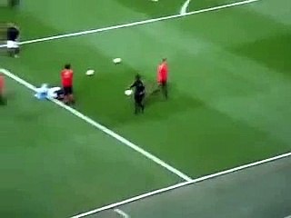 Ronaldinhio humilie un de ses coéquipier a l'échauffement