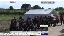 استمرار تدفق اللاجئين على إحدى القرى الحدودية بين كرواتيا وصربيا في طريقهم إلى دول غرب أوروبا