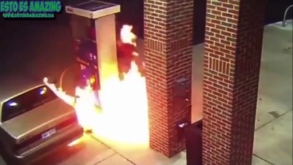 Hombre Estupido Prende Fuego A Gasolinera Para Matar Araña