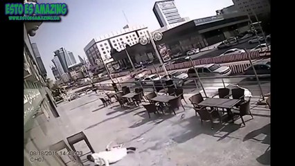 Panel De Vidrio Cae Sobre Un Hombre Desde Un Sexto Piso 2015