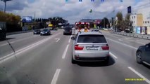 Ambulansa yol vermek istemeyen sürücü