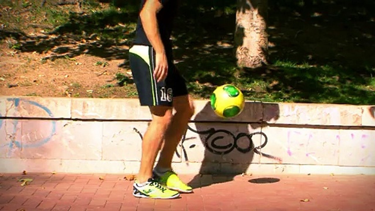 Around the world (ATW) Interior - Trucos de futbol watch Online video 2015