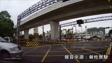 Cet automobiliste était à deux doigts de se faire percuter par un train