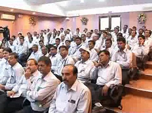 Vadodara Electricity Staff honor by Saurabh Patel