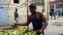 Policía decomisa productos a carretillero en calle habanera