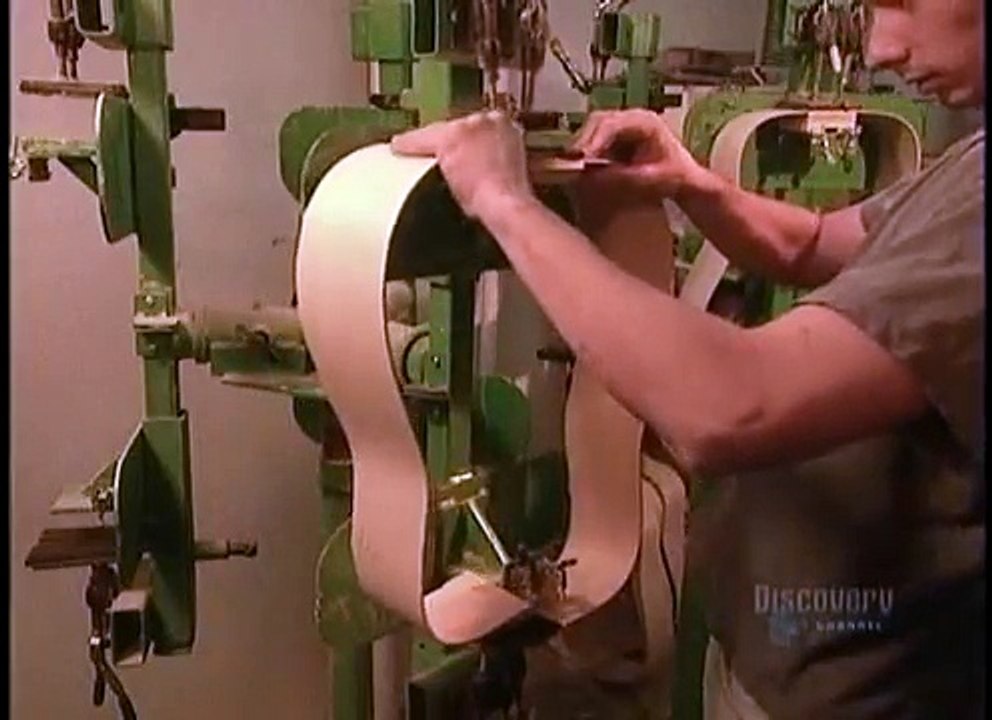 How It's Made - Acoustic Guitars